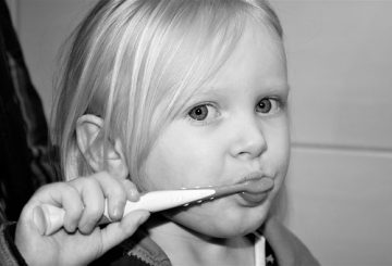 brushing-teeth-2103217__340