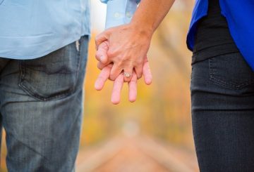 holding-hands-2180640_960_720